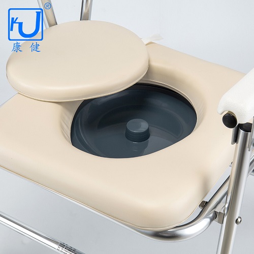 Cad is Cathaoirleach Commode ann? Conas a roghnaíonn seanóirí an chathaoir chomórtais cheart?